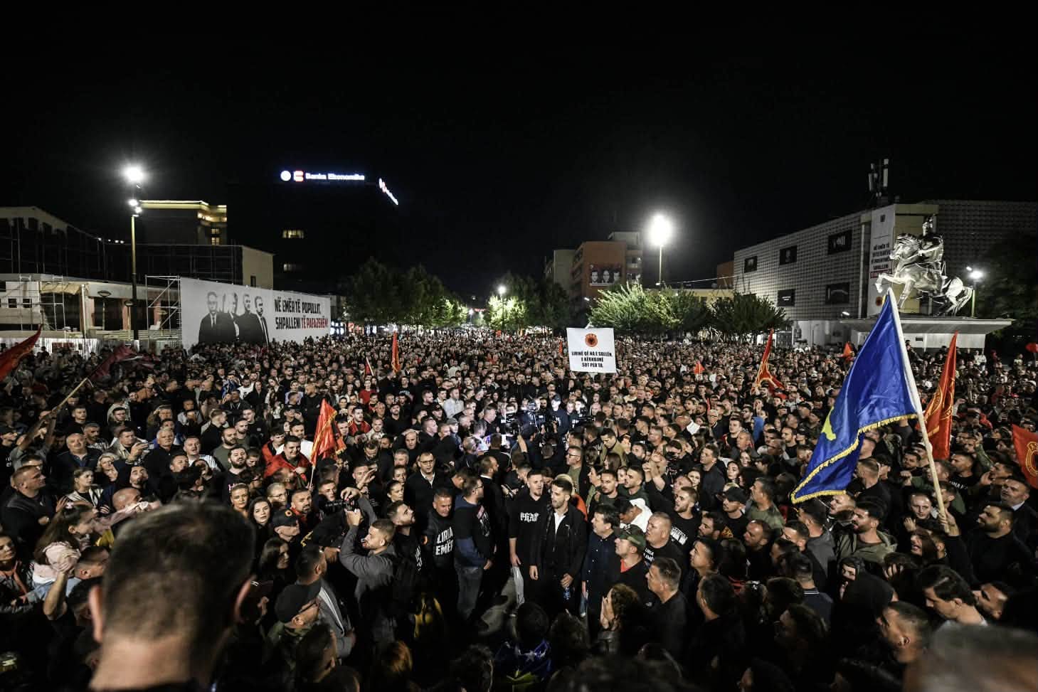Nata e 13-të, prostesta në Prishtinë vazhdon edhe sonte –