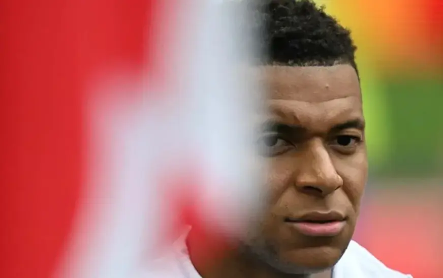 Alarm në Francë, zbulohet lista sekrete me 26 VIP-a, Kylian Mbappe shënjestër e një bande për rrëmbim!