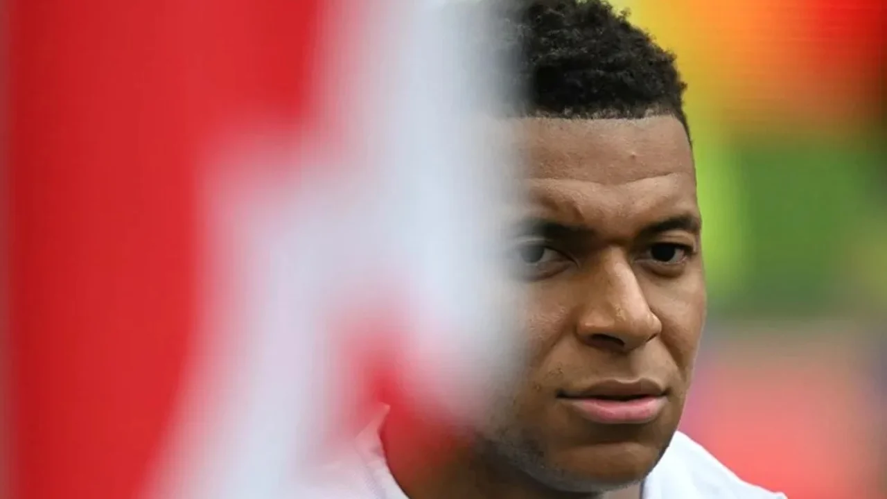 Alarm në Francë, zbulohet lista sekrete me 26 VIP-a, Kylian Mbappe shënjestër e një bande për rrëmbim!