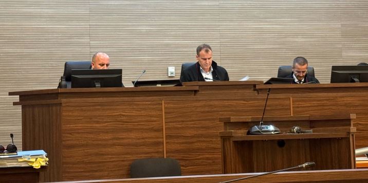 Dështon seanca ndaj të akuzuarit Valdrin Krasniqi për narkotikë, mbrojtja nuk posedon shkresat e lëndës