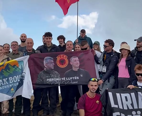 Haradinaj në majën e Rupës me të rinj, valojnë flamujt e UÇK-së dhe “Liria ka emër” –
