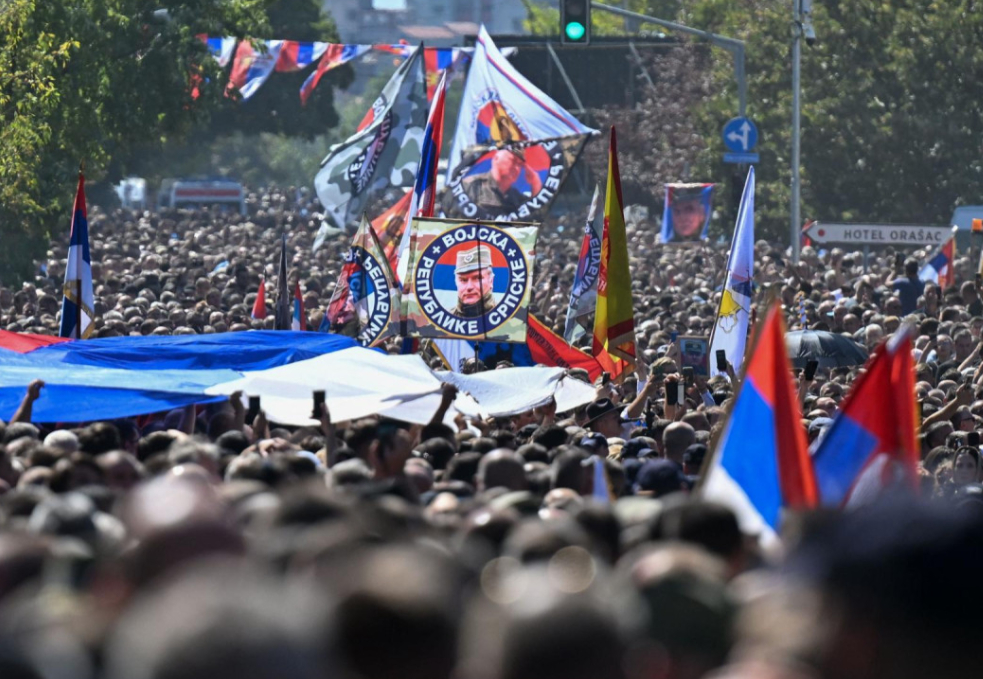 Më në fund reagon BE-ja për funeralin e Mlladiqit: Pamjet nga Beogradi janë tronditëse!