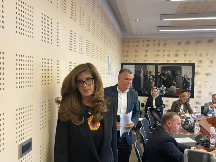 Musliu dhe Demaku lëshojnë mbledhjen e Komisionit: Prioritet duhet të jetë Ligji për Specialen