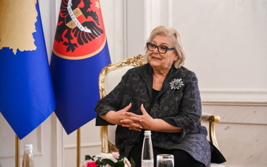Presidentja Shiroka Pula merr pjesë në ceremoninë e 70-vjetorit të Revolucionit Hungarez