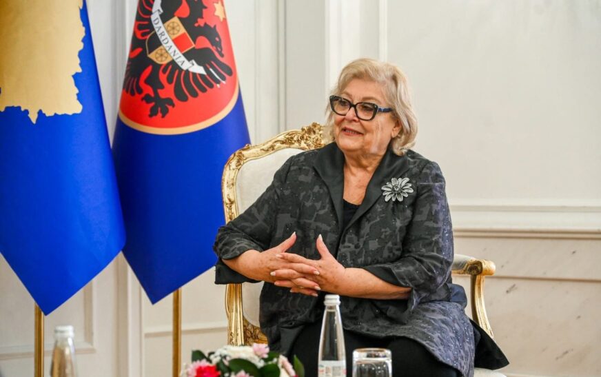 Presidentja fton banorët e Luginës të votojnë nesër në zgjedhjet serbe: Më shumë deputetë shqiptarë e zë më të fuqishëm