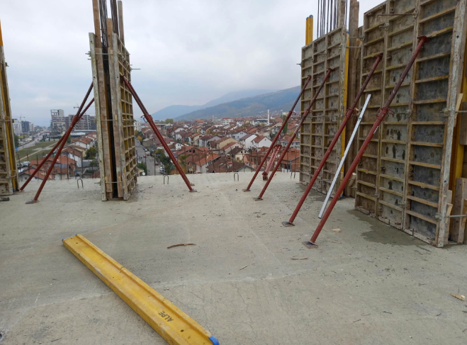 Pas inspektimit, ndalohen punimet në një objekt ndërtimi në Prizren