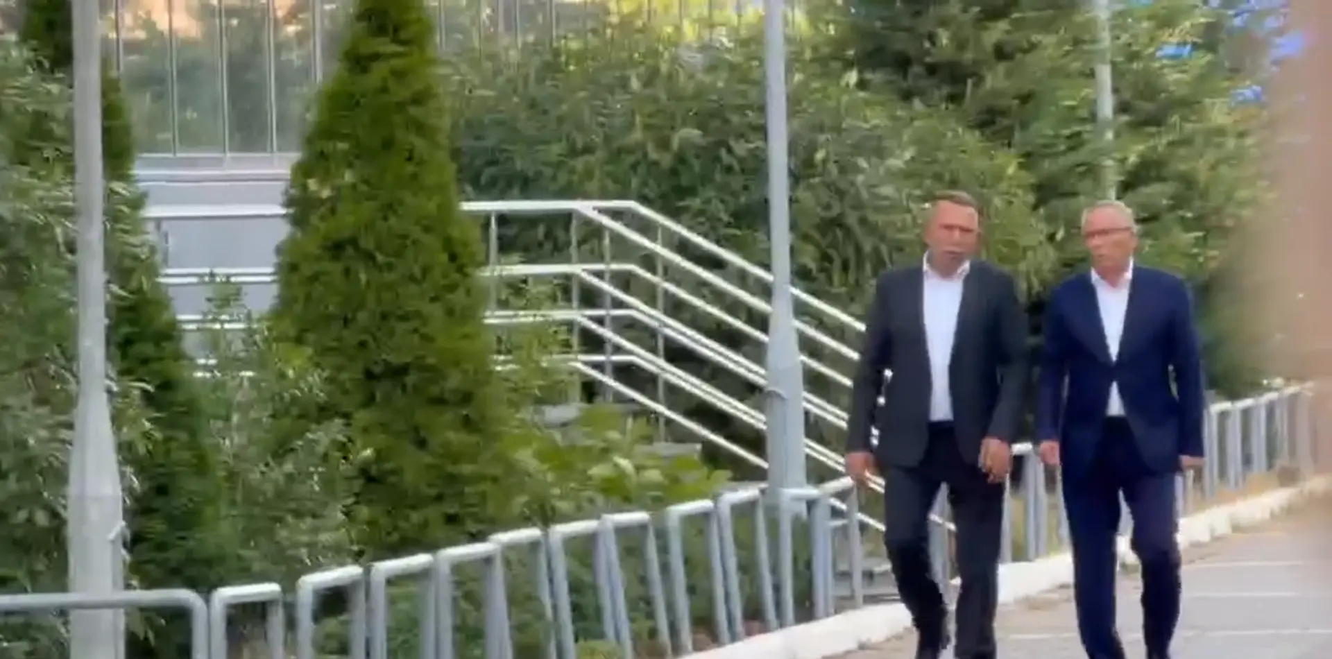 Hamza mbërrin në Qeveri, pritet takimi me Kurtin