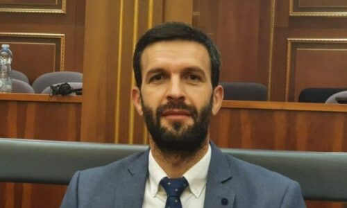 Eman Rrahmani: Një çift s’do me i prish linjat e trupit, e marrin një grua me qira me bë fëmijë për ta –