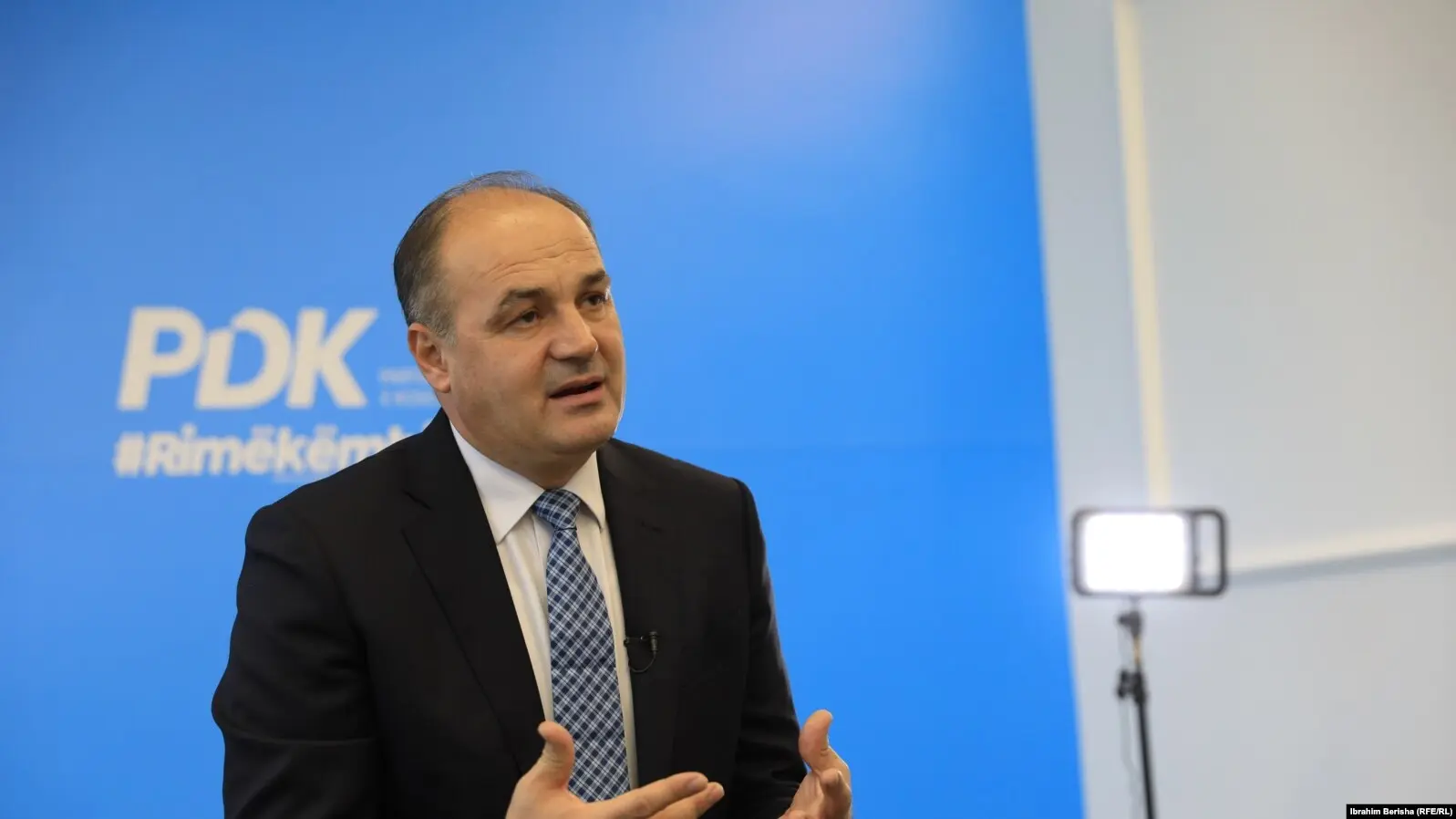 Enver Hoxhaj zyrtarizohet si përfaqësues i PDK-së në Grupin Punues për Apelin në Hagë