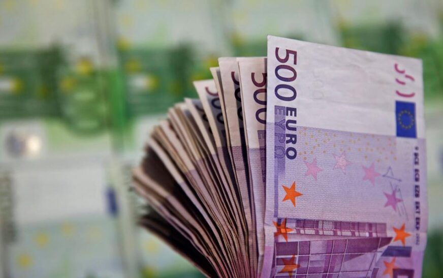 Misteri i 1 milion eurove të fshehura në Mercedes në Merdarë, 33-vjeçari që pretendon se paratë janë të tij – përfundon në prangat e Speciales –
