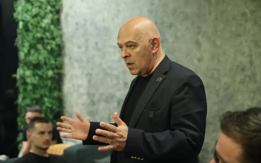 Gjini për shkarkimin e Isufajt: Kosova bëri edhe një hap të madh drejt totalitarizmit –