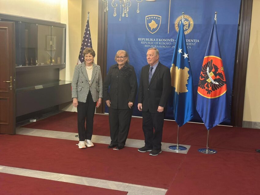Shiroka-Pula takohet me senatorët amerikanë Shaheen dhe Durbin –